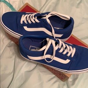 blue and white canvas vans